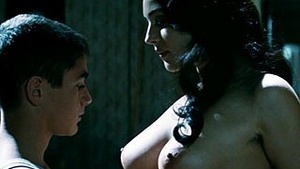 Celebrity cougar seducing teen boys and it's hot