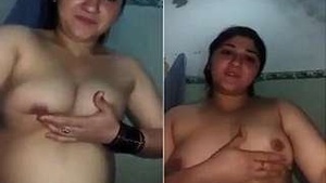Paki Bhabhi Shows His Naked Body