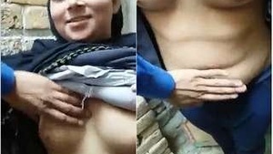 Paki Bhabhi Jerks Breasts, and Records Dewar's Butt and Pussy