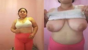 Desi Girl Shows Her Big Boobs