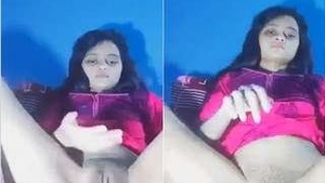 Sexy Desi Indian Girl Wanking With Her Fingers