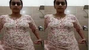 Horny Girl Shows Pussy