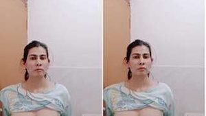 Pretty Indian Girl Records Her Nude Video For Boyfriend