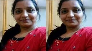 Sexy Desi Bhabhi Shows Tits