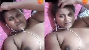 Sexy Bhabhi Shows Tits on Video Call
