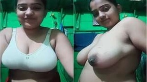 Hot look Desi Indian girl, Showing her tits and pussy