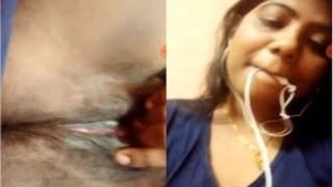 Desi Girl Shows Her Boobs Pussy On VK