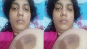 Desi Indian Girl Shows Big Boobs