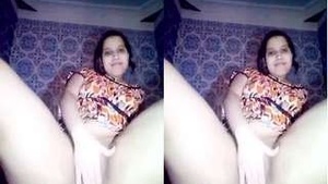 Pretty Girl Masturbating