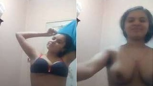 Desi Girl Shows Her Big Ass and Boobs