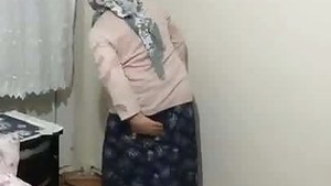 Married chicken shows her lover Ayse