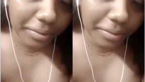 Desi Girl Shows Tits and Pussy On VK