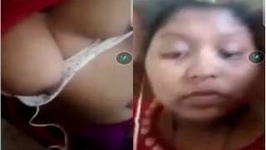 Girl Desi Mallou Shows her tits and pussy