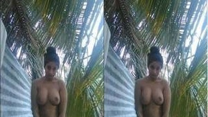 Pretty Lankan Girl Shows Her Naked Body And Bathes In The Outdoors