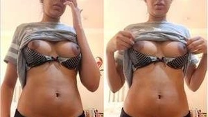 Famous Indian College Student Shows Tits