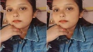 Sexy Indian Girl Shows Her Boobs And Pussy