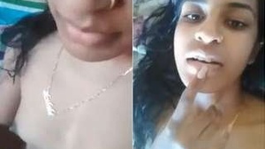 Pretty girl Mallu Shows her tits and pussy