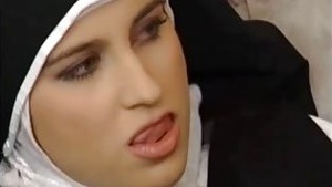 NUN Officiant и Milf
