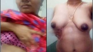 Exclusive Sexy Bhabhi Records Her Bathing Clip For Lover