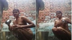 Desi Girl Takes Selfies for Outdoor Bathing For Lover