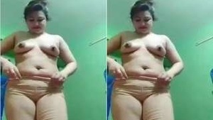 Bangla's wife undresses and shows her body