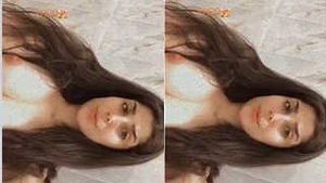 Paki girl shows her tits and pussy