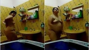 Sexy Bhabhi Records Her Bathing Video For Husband