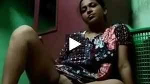 Tamil woman masturbating her pussy in the kitchen selfie Video