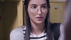 Yo-Yo Girl Makes Say No, Browbeat Lick Say No to Pussy