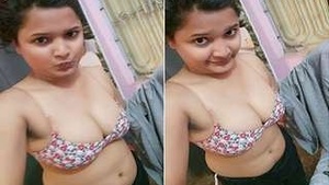 Exclusive Sexy Indian Girl Desi Shows Tits and Pussy
