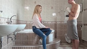 Hot Tolerant Enjoys Approving Dicking The Way Swonge Bath