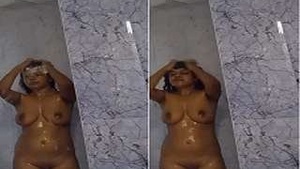 Horny Indian Girl Desi Records Her Bathing Video