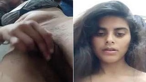 Pretty girl Shows her tits and pussy