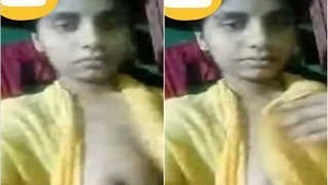 Pretty Indian Girl Desi Shows Her Boobs On VK