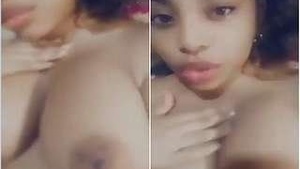 Sexy Lankan Girl Shows Her Tits and Pussy