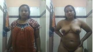 Exclusive Sexy Desi Bhabhi Strip her Cloths and Showing Boobs Pussy