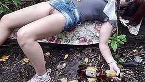 Fucking lush Russian teenager in difficulty with the woods