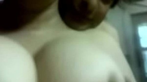 Wife ki desi tits ko hub dabaya