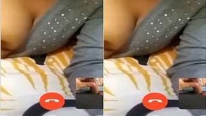 Bhabhi Shows Breasts