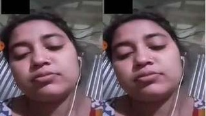 Horny Bowie Shows Her Boobs And Pussy On Video Call