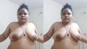 Desi Bhabhi Records Her Bathing Video