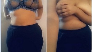 Exclusive Big-Breasted Girl Takes Off Bra