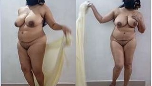 Sexy Figure Bhabha Records Her Nude Video