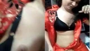 Paki Bhabhi Shows Pussy