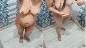 Desi Bhabhi Bathing