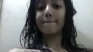 Cute girl in the bathroom nude video