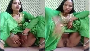 Desi Hillbilly Bhabhi Shows Pussy