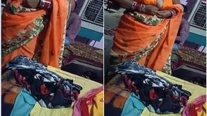 Desi bhabhi changing clothes