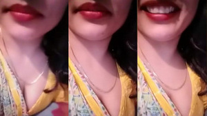 Video chat with a steamy clevage show