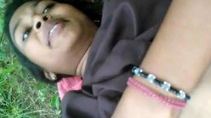 Bhabhi Puja Sharma flaunts her cute body and shows off her navel